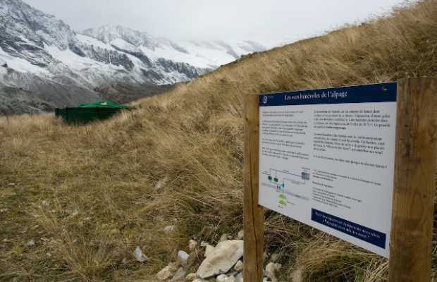 <div class="slider-caption">
<div class="slider-title">Inventaire patrimonial</div>
<div class="slider-copyright">Parc national de la Vanoise - Alexandre Garnier
</div>
</div> <div class="slider-caption">
<div class="slider-title">Inventaire patrimonial</div>
<div class="slider-copyright">Parc national de la Vanoise - Alexandre Garnier
</div>
</div>